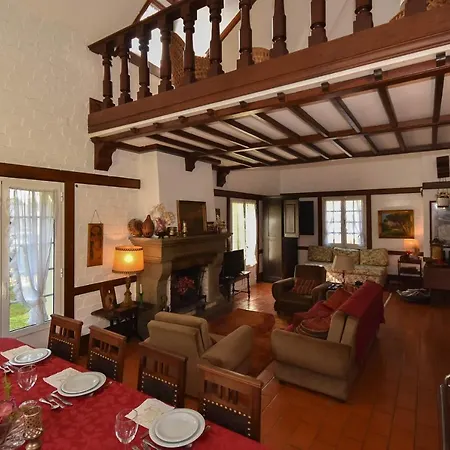Charming House With Garden And Pool Vakantiehuis