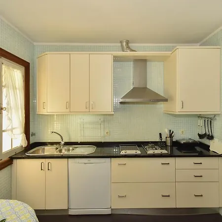 Vakantiehuis Charming House With Garden And Pool