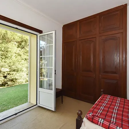 Vakantiehuis Charming House With Garden And Pool