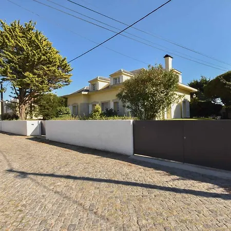 Charming House With Garden And Pool Vakantiehuis