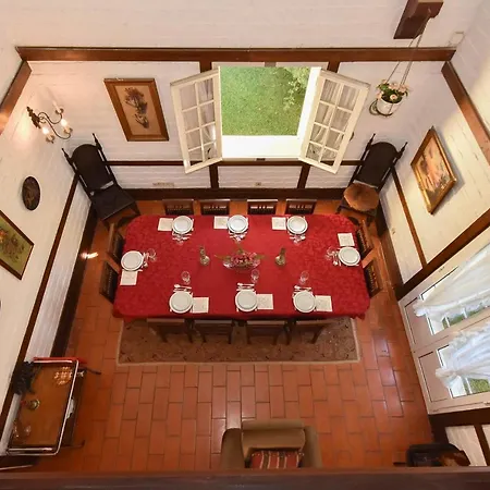 Vakantiehuis Charming House With Garden And Pool