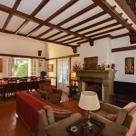 Charming House With Garden And Pool Vakantiehuis